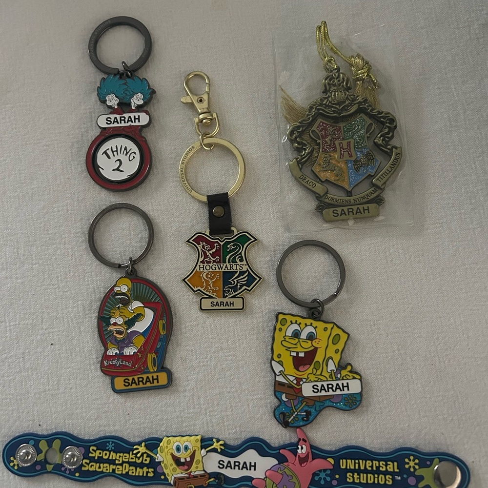 Universal Studios bundle includes 4 keychains, 1 ornament and 1 bracelet, SARAH